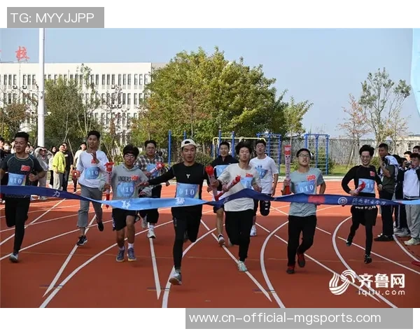 体育薪火传百年，银发散步展风貌，晚年健步走燃动上理学校